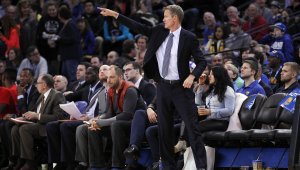 Стив Кър се завърна с победа