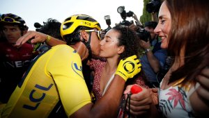 С допинг или без? Колумбиец спечели Тур дьо Франс и пренаписа историята + СНИМКИ