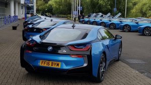 От сърце: Босът на Лестър зарадва играчите с BMW i8