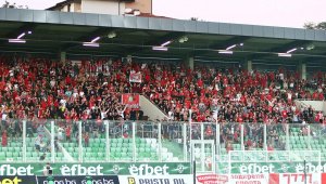 Скандал в Разград: Арестуваха фенове на ЦСКА за кражба на презервативи и уиски