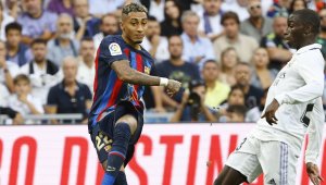 Сравняваха го с Роналдиньо, а пусна корени на пейката