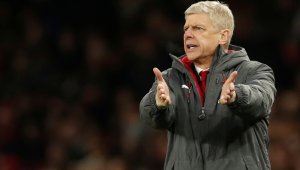 В определението "паркиран автобус" няма много футбол