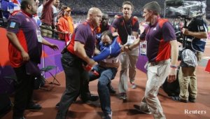 Полицията задържа хулигана, хвърлил бутилка по Болт