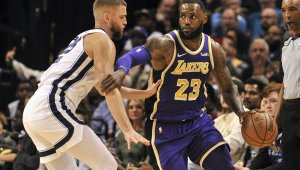 ЛеБрон влезе в историята, но Езерняците пак се издъниха