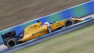 Рено решава за пилотите си през септември