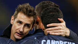 Миро Клозе приключва с футбола 