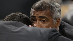 Ромарио към Пеле: Светът се моли за теб!