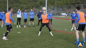 Левскарите си спретнаха забавна игра на турска земя