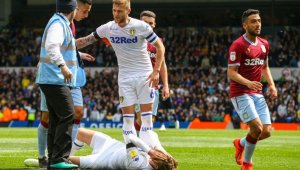 Нападател на Лийдс отнесе два мача заради симулация