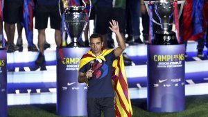 Звъня редовно на Шави, но той не става за Барса