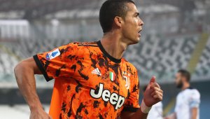 Коронавирус: В Италия молят да не спират Серия "А" 