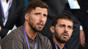 Бернардо Силва си има личен бодигард на терена