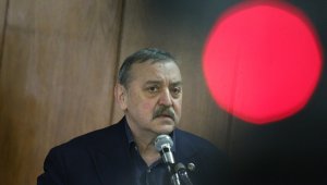 Съвет от Кантарджиев: Не се целувайте по време на Вечното дерби!