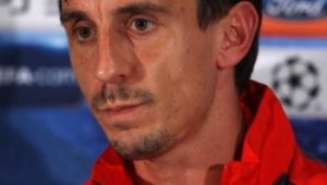 Гари Невил заема мястото на легендата Анди Грей в "Скай Спортс"