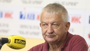 Крушарски се ядоса: БФС да вземе решение за тренировките 