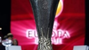 Ливърпул ще потапя "жълтата подводница" Виляреал в Лига Европа