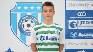 Историческо: Никoлaй Злaтeв стана най-младият играл за Черно море
