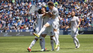 Наполи си гарантира Шампионска лига с 3:0 над Пиза
