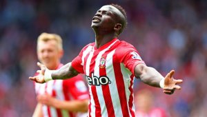 Чакат Мане на прегледи на "Анфийлд"