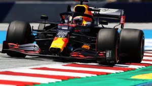 Проблеми за Люис на "Ред Бул Ринг"