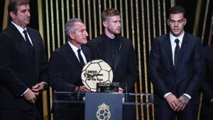 Последно световно? Де Бройне отива в Катар с цялото семейство