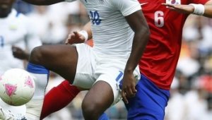 Атлетико надцаква Арсенал за кореец