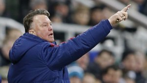 Ван Гаал отрече да е подавал оставка