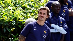 Тичай, Н'Голо! Талисманът Канте вдига духа на французите