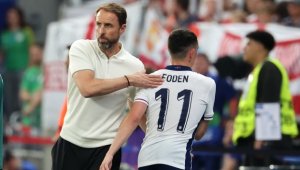 Освирквания, псувни и чаши за Англия. Саутгейт е пътник 