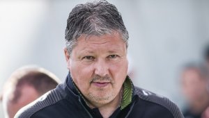 Официалният дебют на Любо Пенев начело на Локо Пд се отлага