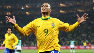 Бразилия отнесе Кот д'Ивоар в много изнервен мач