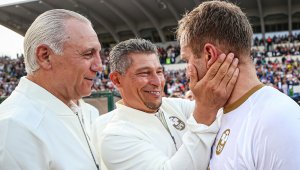 Стоичков: За мен беше огромна чест да играя в "Мача на надеждата"