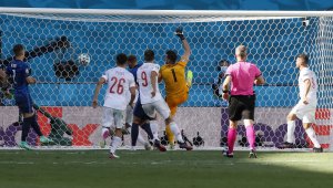 Испания разгроми Словакия с два автогола и полетя към 1/8-финалите на Евро 2020