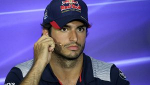 Сайнц разплита възела около Рено и Макларън