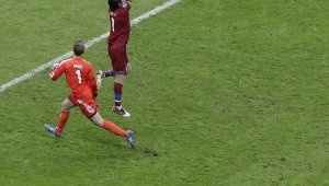 Буфон: Кристиано ще вземе Златната топка, но Меси остава по-добър от него