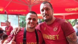Голяма родна звезда облече фланелка на ЦСКА и изригна + ВИДЕО