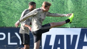 Нов обрат в сапунката: Де Йонг преборил страха, вижте защо отива в Барса