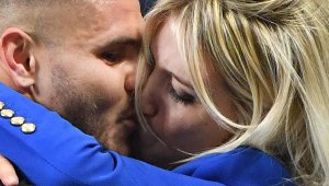 Секс по 12 пъти на ден: Палавият Икарди се мести в Рим