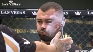 20 минути му биха шамари, главата му се изкриви, но пък впечатли Конър + ВИДЕО