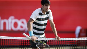 Алкарас се измъчи, но е на 1/4-финал в "Куинс Клъб"