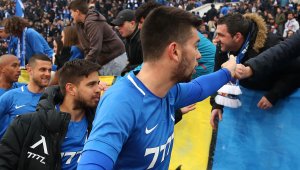 Етър души около Слави Костов