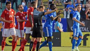 Марк Бата събра реферите ни, гледа Левски - ЦСКА за Купата