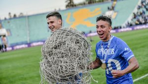 Унгарци цакат Левски за Филип Кръстев