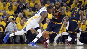 Голдън Стейт шамароса Кливланд на старта