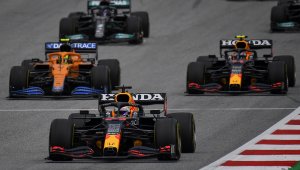 Макс отново без проблеми, дръпна с 32 точки на Люис