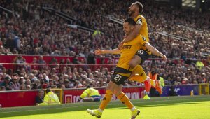 След магическия обрат: Уулвс приземи Юнайтед на "Олд Трафорд"