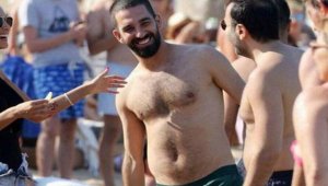 Натирен от Барса турчин се ожени за Доган, Ердоган му стана кум + СНИМКИ