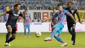 Хлапето Торес приключи с футбола с 1:6