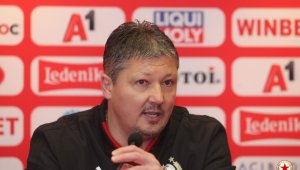 Любо Пенев скандализира: Търсихме четвъртия съдия за смяна, а той се качил горе да пие кафе