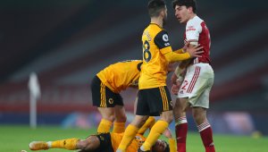 Слаб Арсенал отново се издъни, падна и от Уулвс